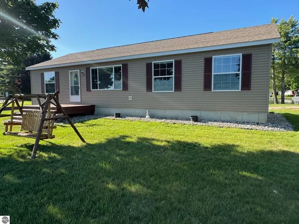 6695 W Northshore Dr, Lake City, MI 49651