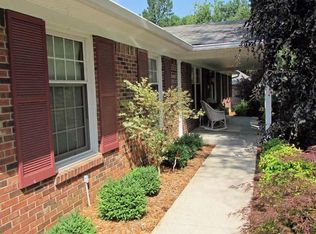 8704 Lakeridge Dr, Louisville, KY 40272