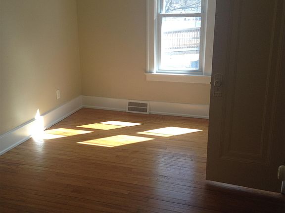 4th image of 1044 Maryland St
