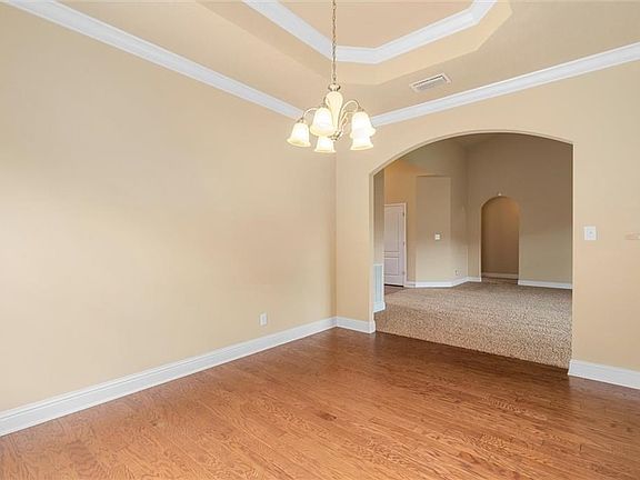 4th image of 9792 Torrington Dr S