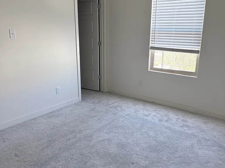 2236 W Laurie Ln — Photo 15