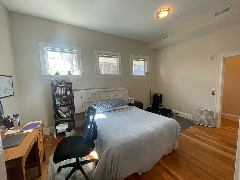 470 Green St #4 — Photo 12