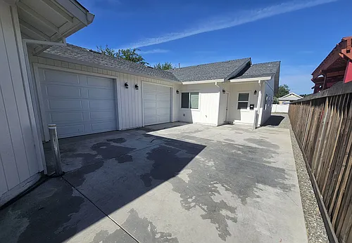 1186 Link St Photo 1