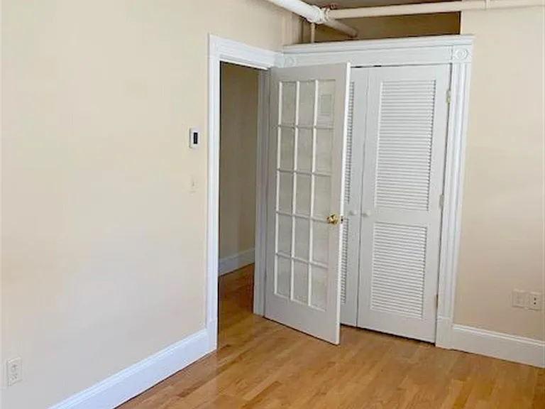 886 Massachusetts Ave — Photo 10