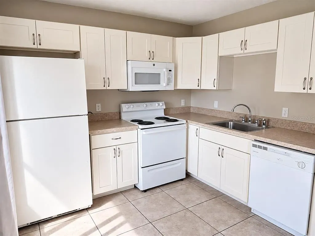 2 bed, 2.0 bath, 832 sqft, $1,250 — Photo 4