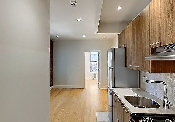 4th image of 19 Stanton St APT 32
