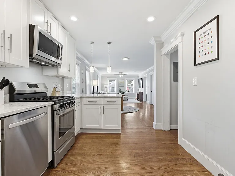 18 Sylvester Rd #2 — Photo 3