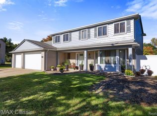 38812 Meadowlawn St, Wayne, MI 48184