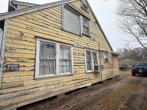 2nd image of 2421 Liberty St