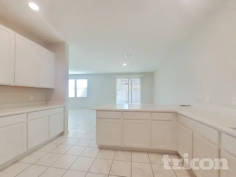 18249 N Clarence Ln — Photo 5