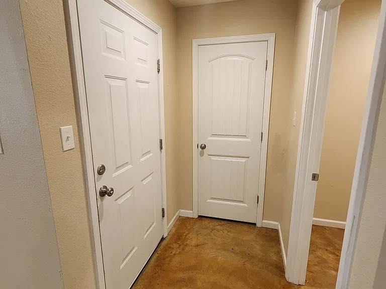 406 E Gordon St — Photo 15