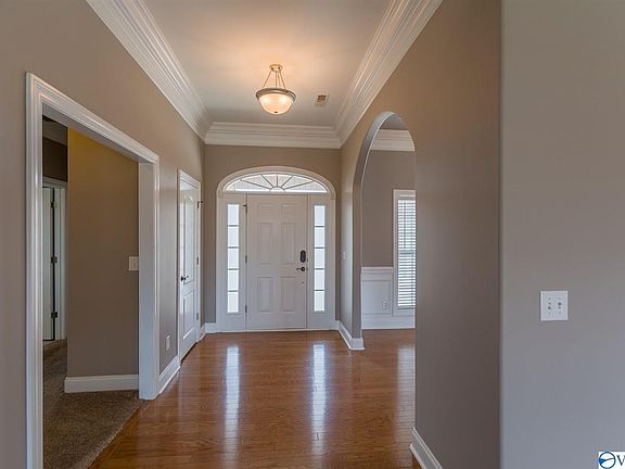3rd image of 4909 Jenna Cir