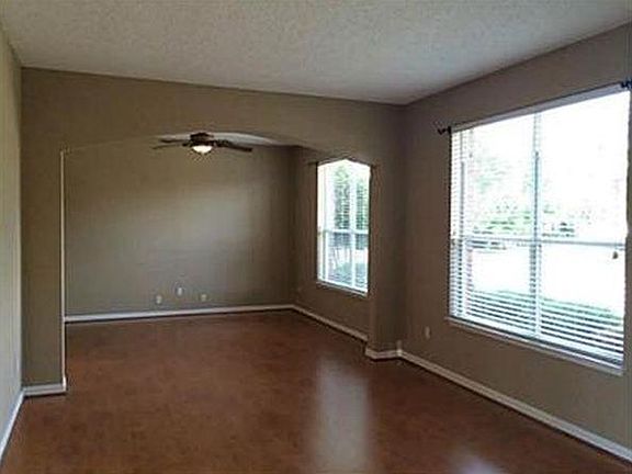 4th image of 3801 Rolling Hills Dr