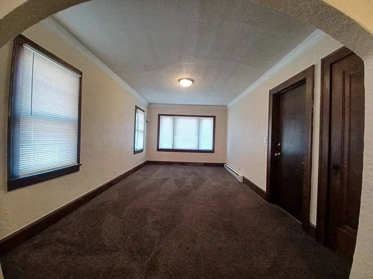 2302 Auburn St — Photo 4
