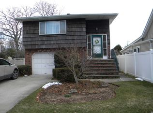 4062 Remsen St, Seaford, NY 11783