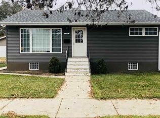 425 16th St NW, Minot, ND 58703