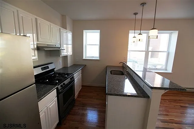 2 S Oakland Ave — Photo 9