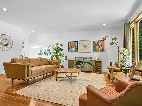 5th image of 2122 W 36th St
