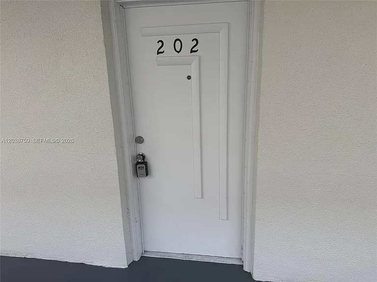 4235 N University Dr #202 — Photo 17