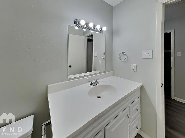 14515 Alrover St — Photo 14