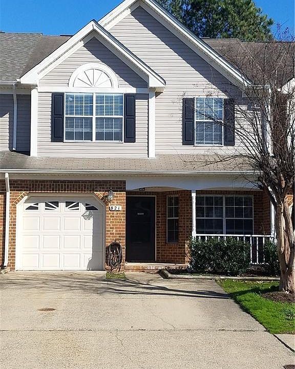 1st image of 821 S Lake Cir