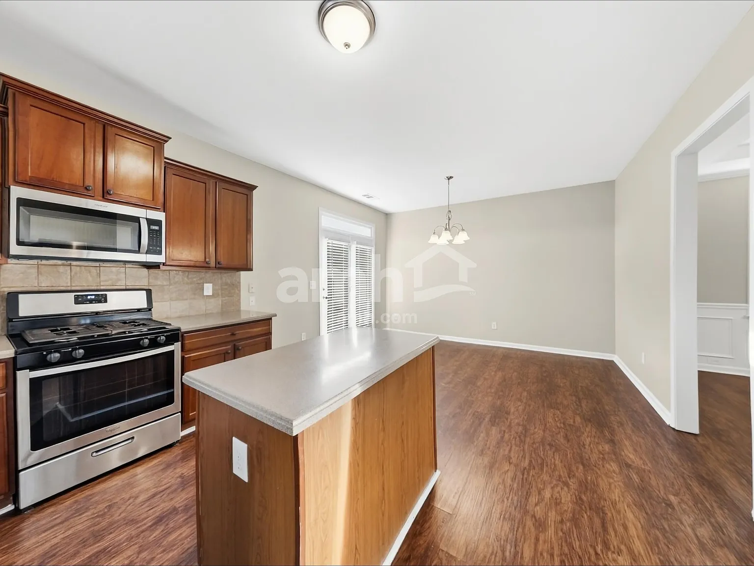 4 bed, 2.5 bath, 3210 sqft, $2,480 — Photo 3