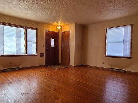 3rd image of 1298 Etna St