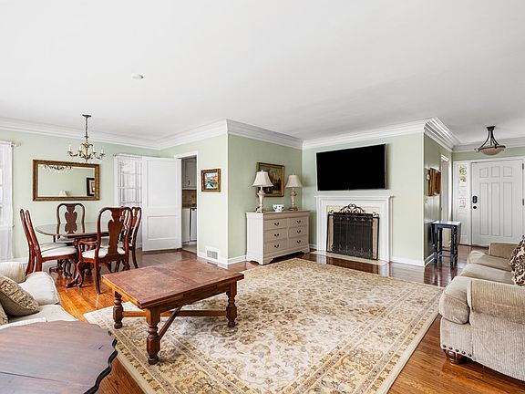 5th image of 2511 Country Club Rd