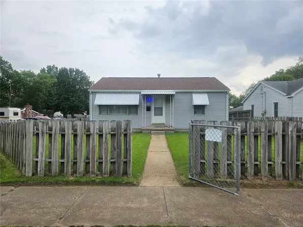525 S 7th St, Wood River, IL 62095