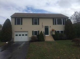 25 Hamlet Ct, Bristol, RI 02809