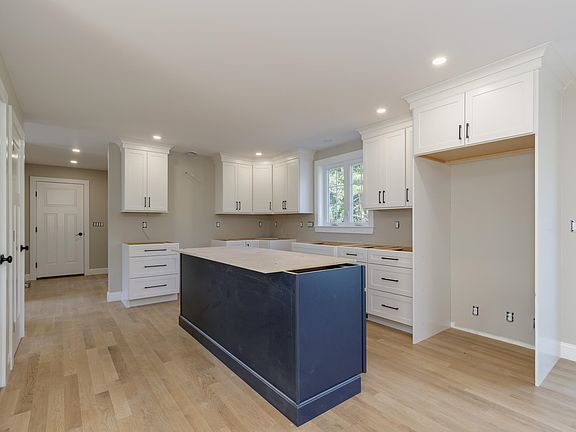 3rd image of 527 North West Road