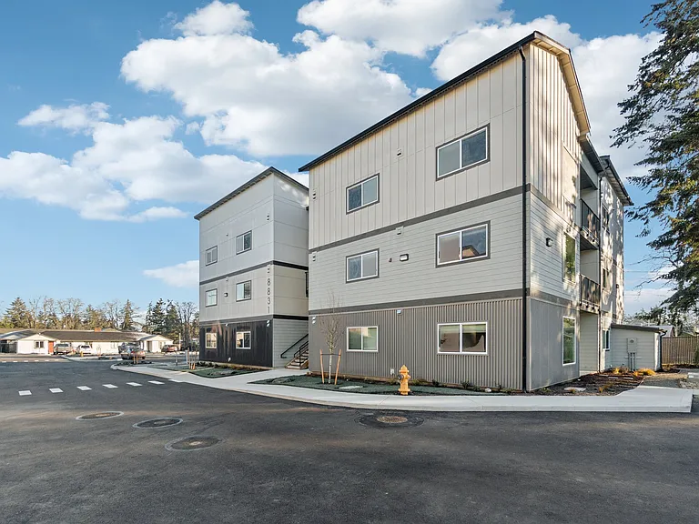 Copperstone Luxury Apartments and Townhomes — Photo 30