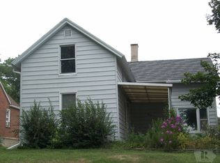 702 East St, Grinnell, IA 50112