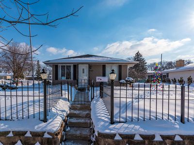 1401 W Clayton Crest Ave, Milwaukee, WI, 53221