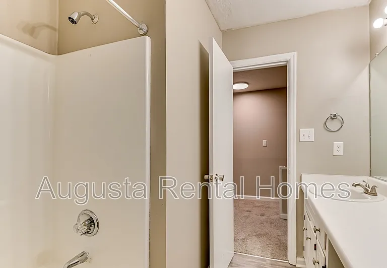 137 Chalet North Ct — Photo 22