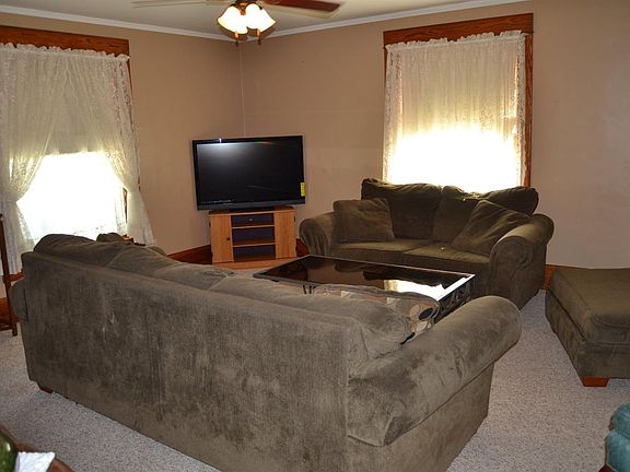 4th image of 725 Logan Ave