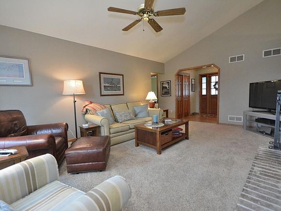 4th image of W170N10303 Larkspur Ln