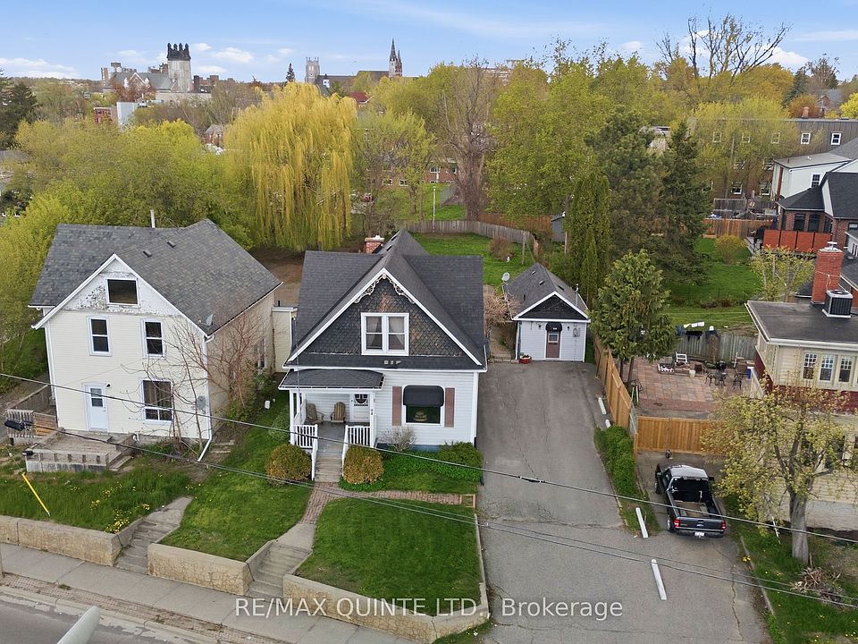 1st image of 94 Dundas St E