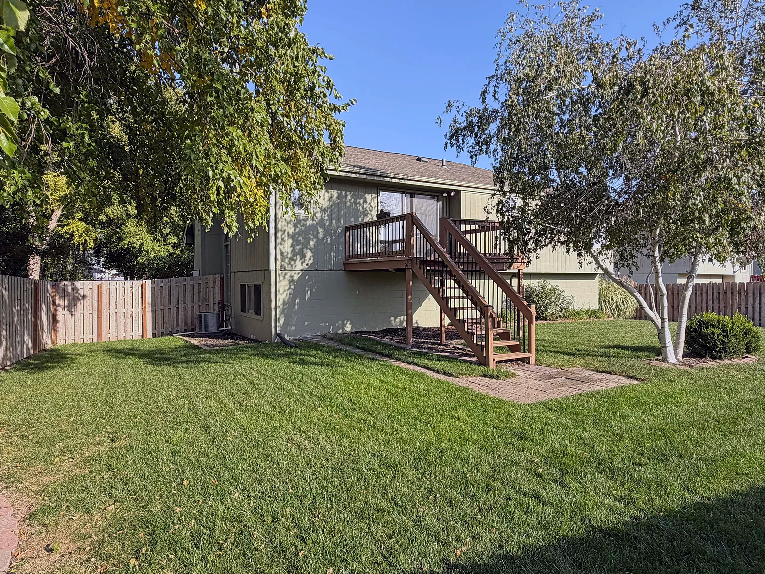 3 bed, 2296 sqft, $2,395 — Photo 3