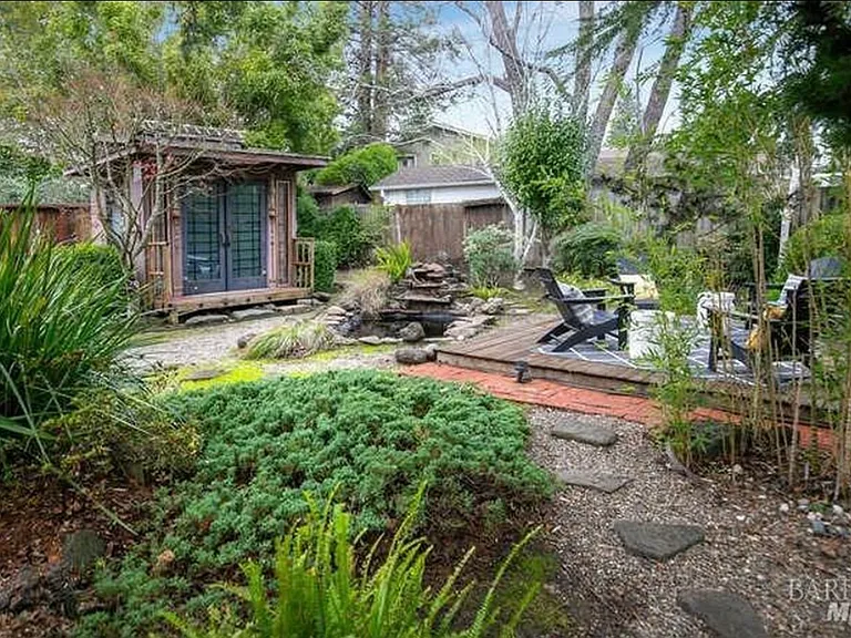 33 Amicita Ave — Photo 25