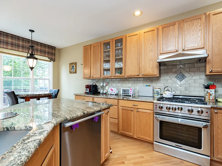 703 W Oakmeade Dr — Photo 3