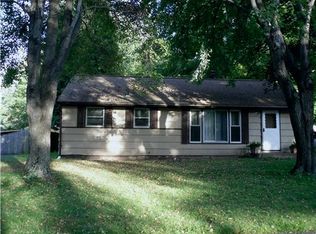 8 Cottage Grove Cir, Bloomfield, CT 06002