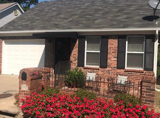 16 Foxcroft Village Dr, Little Rock, AR 72227