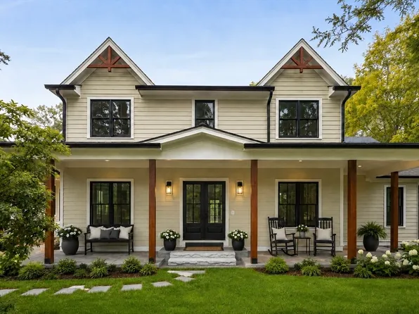 29 Hartford St, Dover, MA 02030