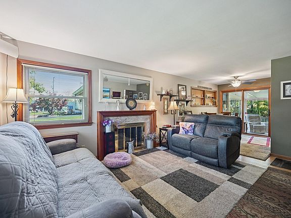 4th image of 685 Yaronia Dr S