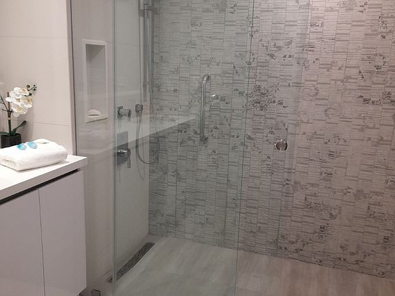 4th image of 615 Calle Victoria #7