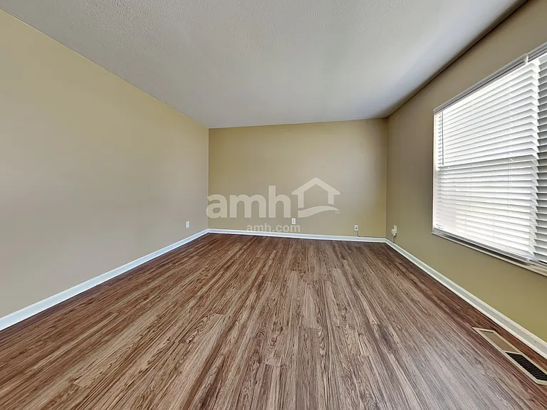6401 Sharps Ridge Ct — Photo 7