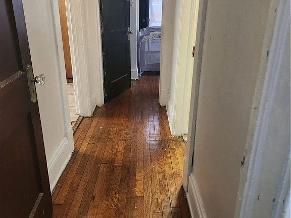 4th image of 3138 E 94th St