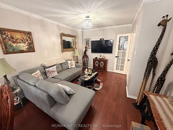 4th image of 87 Athabaska Rd