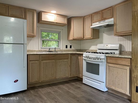 5th image of 28 Lakewood Dr